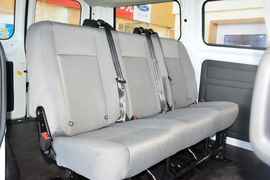 2017款福特新全顺2.0T汽油多功能商用车短轴低顶