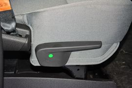 2017款福特新全顺2.0T汽油多功能商用车短轴低顶