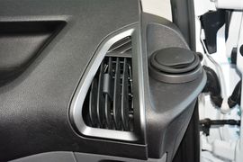 2017款福特新全顺2.0T汽油多功能商用车短轴低顶