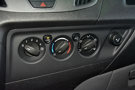 2017款福特新全顺2.0T汽油多功能商用车短轴低顶