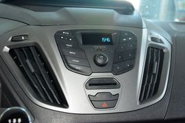 2017款福特新全顺2.0T汽油多功能商用车短轴低顶