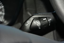 2017款福特新全顺2.0T汽油多功能商用车短轴低顶