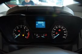 2017款福特新全顺2.0T汽油多功能商用车短轴低顶