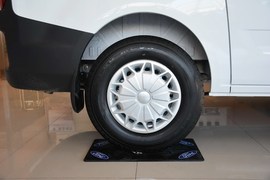 2017款福特新全顺2.0T汽油多功能商用车短轴低顶