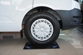 2017款福特新全顺2.0T汽油多功能商用车短轴低顶