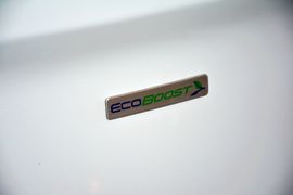 2017款福特新全顺2.0T汽油多功能商用车短轴低顶