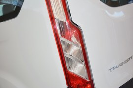 2017款福特新全顺2.0T汽油多功能商用车短轴低顶
