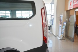 2017款福特新全顺2.0T汽油多功能商用车短轴低顶