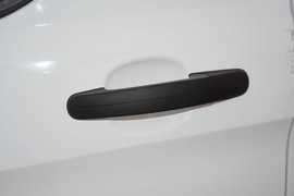 2017款福特新全顺2.0T汽油多功能商用车短轴低顶