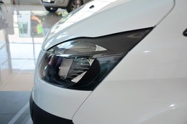 2017款福特新全顺2.0T汽油多功能商用车短轴低顶