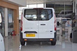 2017款福特新全顺2.0T汽油多功能商用车短轴低顶