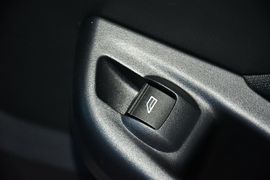 2017款福特福克斯两厢1.6L手动舒适型智行版