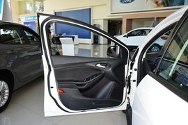 2017款福特福克斯两厢1.6L手动舒适型智行版