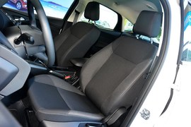 2017款福特福克斯两厢1.6L手动舒适型智行版