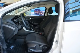 2017款福特福克斯两厢1.6L手动舒适型智行版