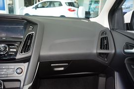 2017款福特福克斯两厢1.6L手动舒适型智行版