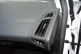 2017款福特福克斯两厢1.6L手动舒适型智行版