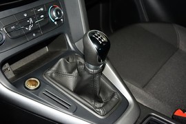 2017款福特福克斯两厢1.6L手动舒适型智行版