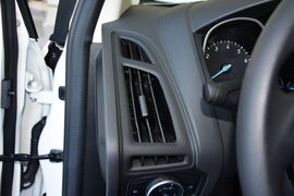 2017款福特福克斯两厢1.6L手动舒适型智行版