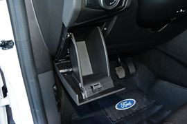 2017款福特福克斯两厢1.6L手动舒适型智行版