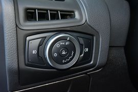 2017款福特福克斯两厢1.6L手动舒适型智行版