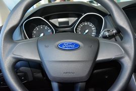 2017款福特福克斯两厢1.6L手动舒适型智行版