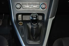 2017款福特福克斯两厢1.6L手动舒适型智行版