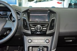 2017款福特福克斯两厢1.6L手动舒适型智行版