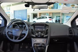 2017款福特福克斯两厢1.6L手动舒适型智行版