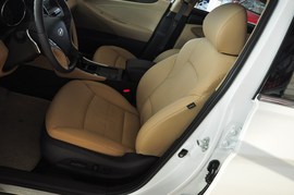 2011款北京现代索纳塔八2.4L