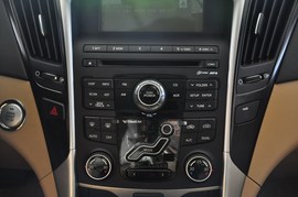 2011款北京现代索纳塔八2.4L