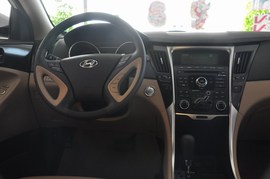 2011款北京现代索纳塔八2.4L