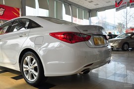 2011款北京现代索纳塔八2.4L