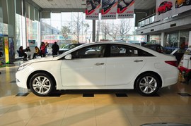2011款北京现代索纳塔八2.4L