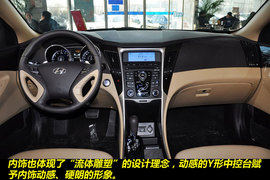 2011款北京现代索纳塔八2.4L