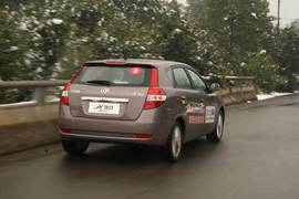 2011款风神H30试驾实拍