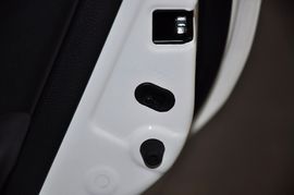 2011款起亚狮跑