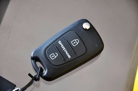 2011款起亚狮跑