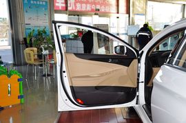 2011款北京现代索纳塔八2.0L