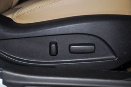 2011款北京现代索纳塔八2.0L