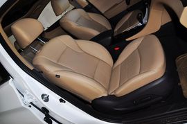 2011款北京现代索纳塔八2.0L