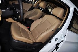 2011款北京现代索纳塔八2.0L