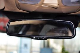 2011款北京现代索纳塔八2.0L