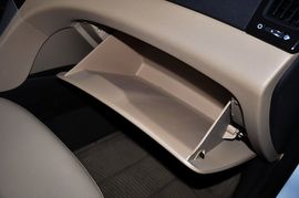 2011款北京现代索纳塔八2.0L