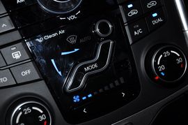 2011款北京现代索纳塔八2.0L