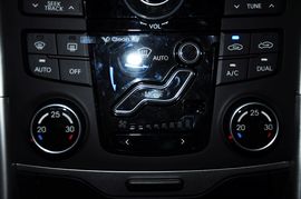 2011款北京现代索纳塔八2.0L