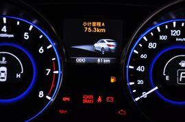 2011款北京现代索纳塔八2.0L