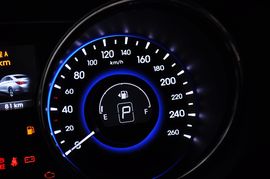 2011款北京现代索纳塔八2.0L