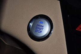 2011款北京现代索纳塔八2.0L