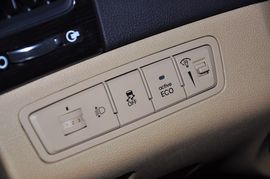 2011款北京现代索纳塔八2.0L